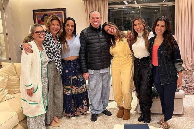 Silvio Santos e as filhas em reunião na casa do apresentador