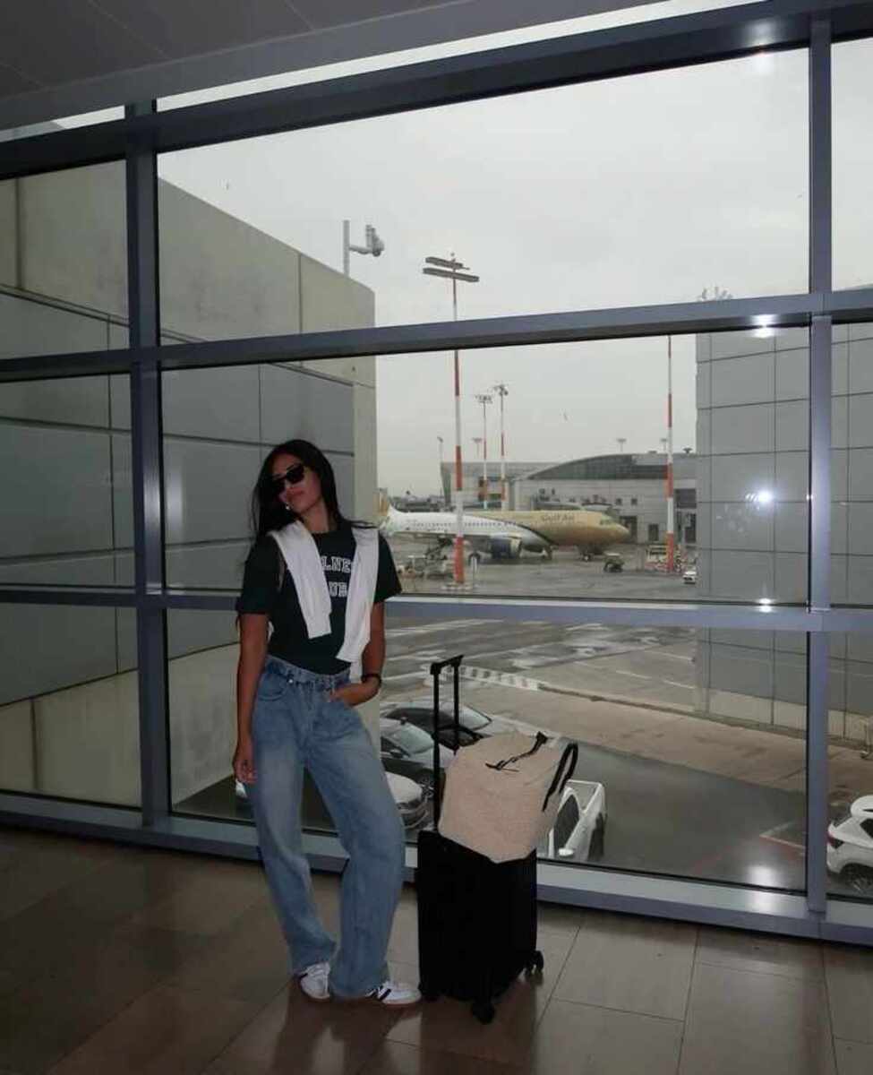 Calças não tão justas ao corpo podem ser uma opção para viajar