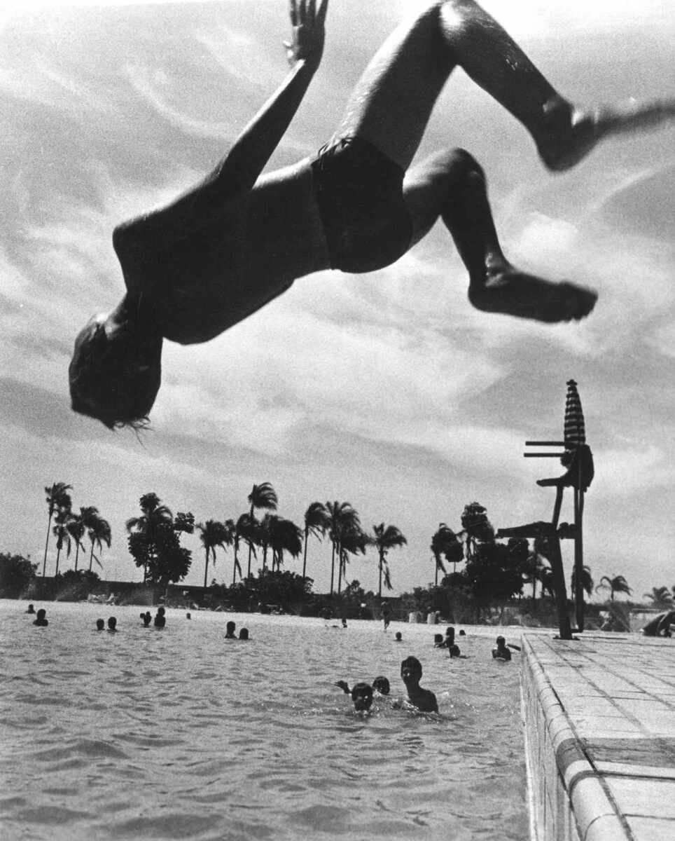 Foto tirada em fevereiro de 1990 na piscina de ondas do Parque da Cidade