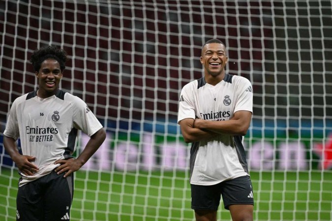 Concorrência acirrada: os atacantes Endrick e Mbappé serão parceiros de time no Real Madrid -  (crédito: Sergei Gapon/AFP)