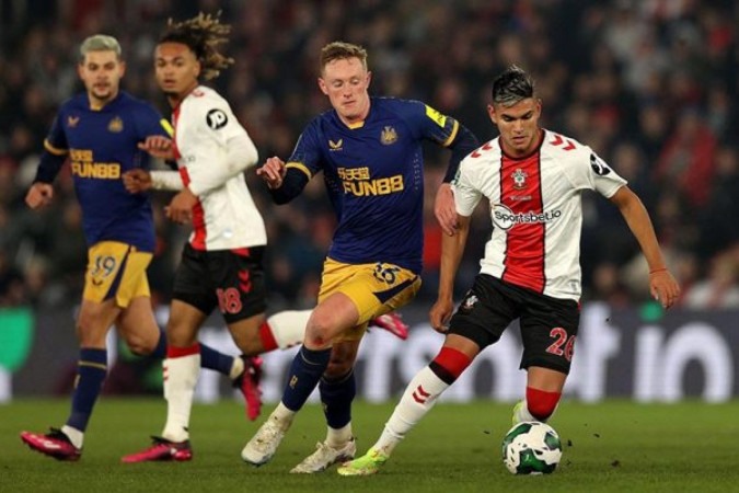 Alcaraz em campo pelo Southampton -  (crédito: Foto: Adrian Dennis/AFP via Getty Images)