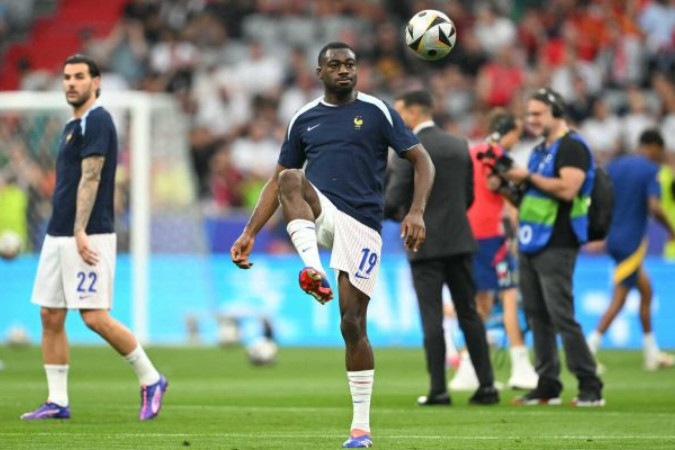 Youssouf Fofana durante aquecimento da França na Eurocopa 2024 -  (crédito: Foto: Fabrice Cofrini/AFP via Getty Images)