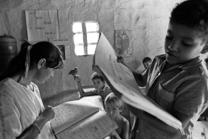  Rural school besides Transamazonica road near Altamira, Para State, Amazon rain forest, Brazil. Exposição Bem querer: O olhar terno de Ripper — FOTO BSB  - III Festival de Fotojornalismo de Brasília
Exposição de João Ripper. Abertura amanhã, às 19h, no Espaço Cultural Ary Barroso (Sesc 504 Sul).Visitação até 31 de setembro, de segunda a sexta, das 9h às 20h.
    