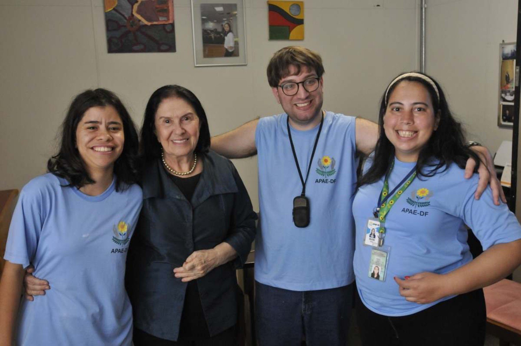  15/08/2024. Crédito: Minervino Júnior/CB/D.A Press. Brasil.  Brasilia - DF. Oficina de cursos sociais e profissionalizantes da APAE DF. Maria Helena(roupa escura) presidente da APAE.