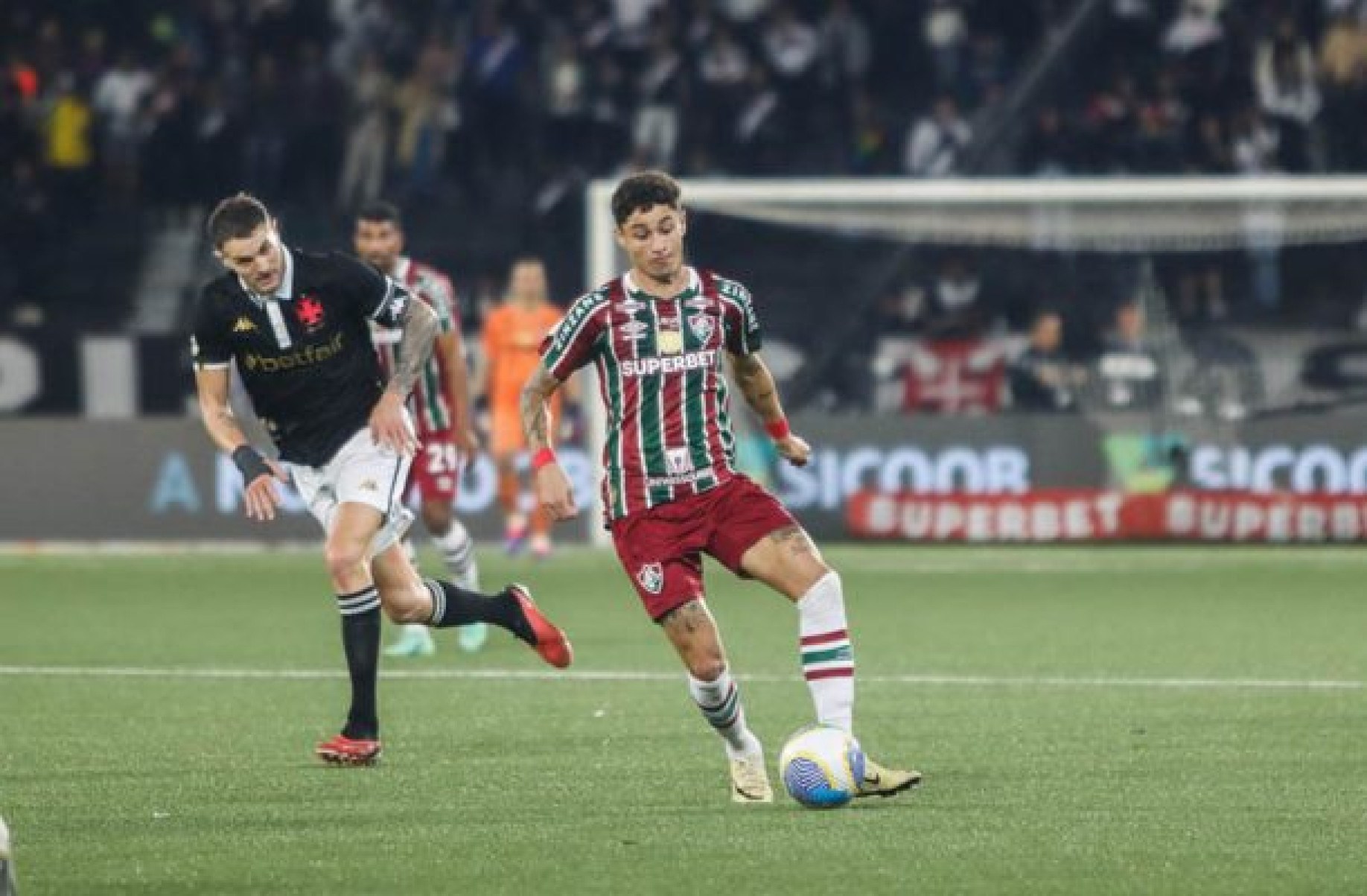 Diogo Barbosa, do Fluminense, passa por artroscopia no joelho