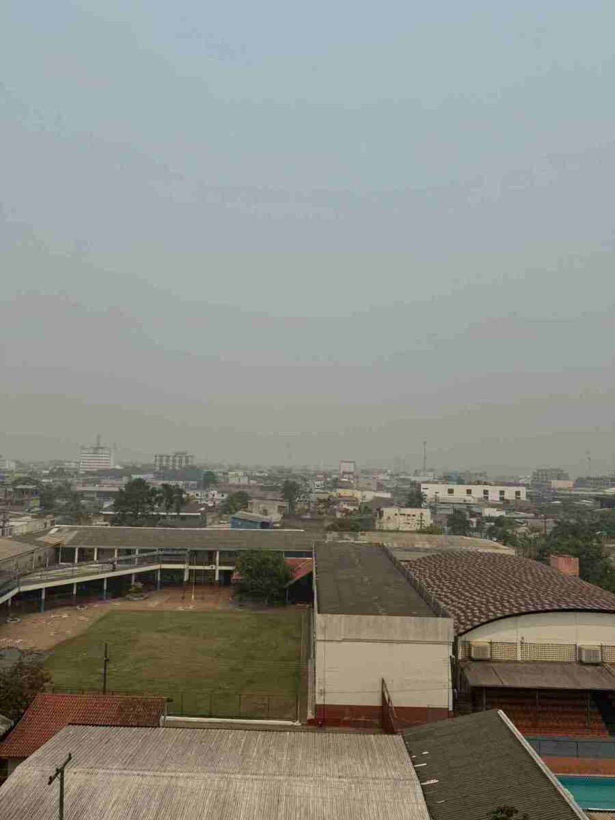 Porto Velho, capital de Rondônia, coberta por fumaça