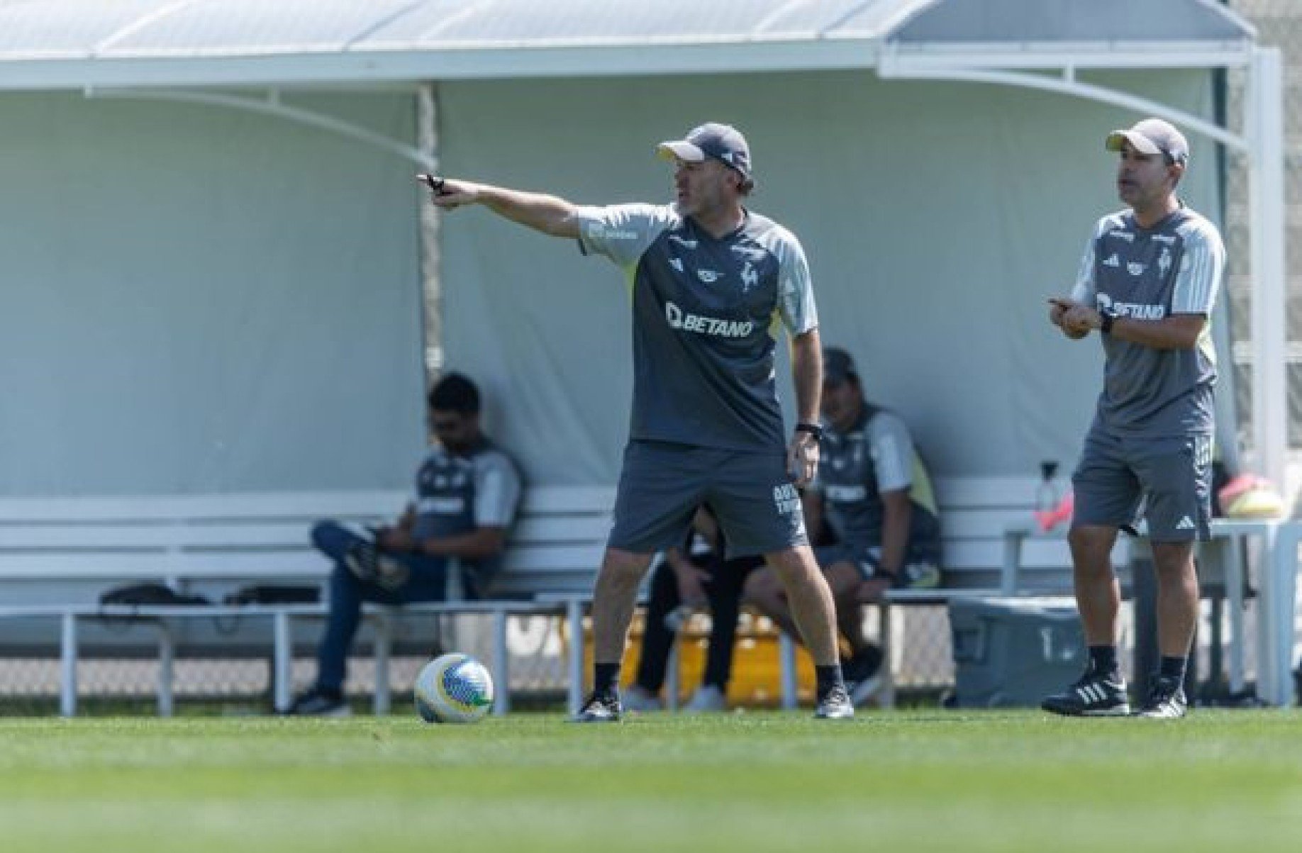Gabriel Milito deve colocar time mesclado  -  (crédito: Foto: Pedro Souza / Atlético)