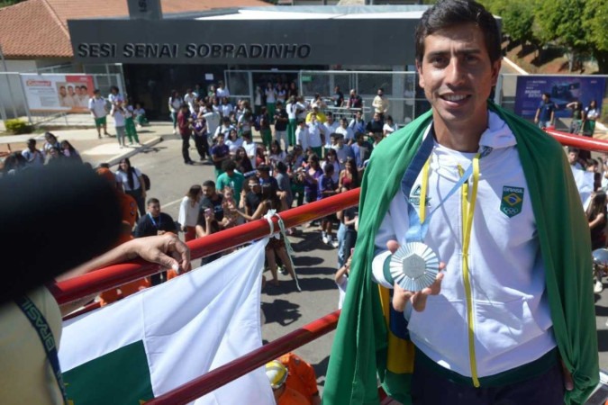  Caio Bonfim .. recebido com carreata em Sobradinho ap..s conquistar a medalha de prata na marcha atl..tica dos Jogos Ol..mpicos de Paris 2024
     -  (crédito:  Ed Alves/CB/D.A Press)