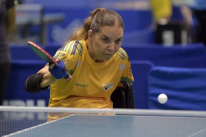 A mesatenista paralímpica brasiliense Carla Maia