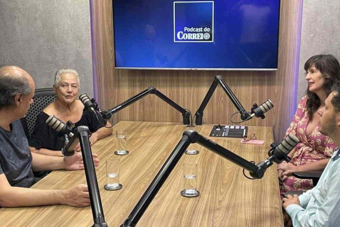 Nanci (E) e Eliéser conversam com os jornalistas Samanta Sallum e Renato Souza
 -  (crédito: Wanderlei Pozzembom/CB/D.A Press)