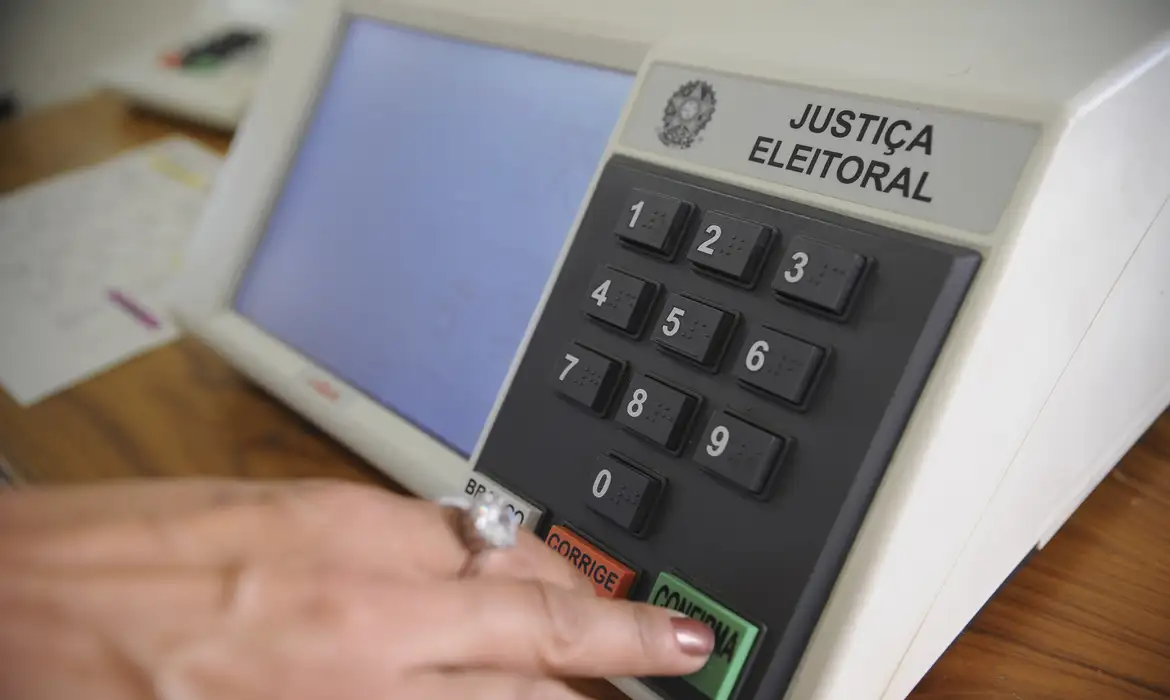  Até as 16h desta sexta-feira, 455.752 candidatos tinham seu perfis contabilizados no sistema do TSE -  (crédito: EBC)