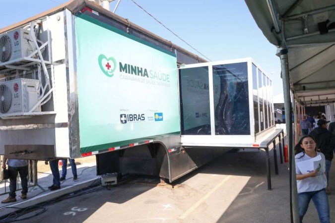 Estrutura é composta por carretas e ônibus e foi montada no Trecho 2 da cidade