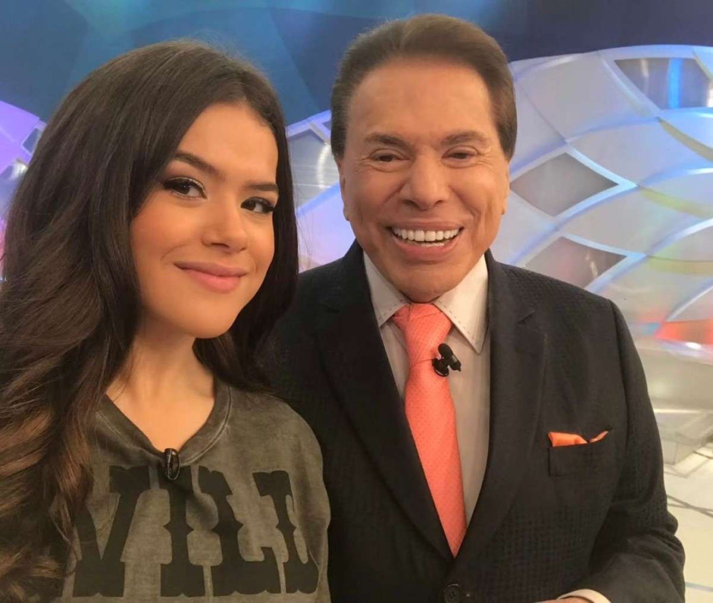 Maísa presta homenagem a Silvio Santos