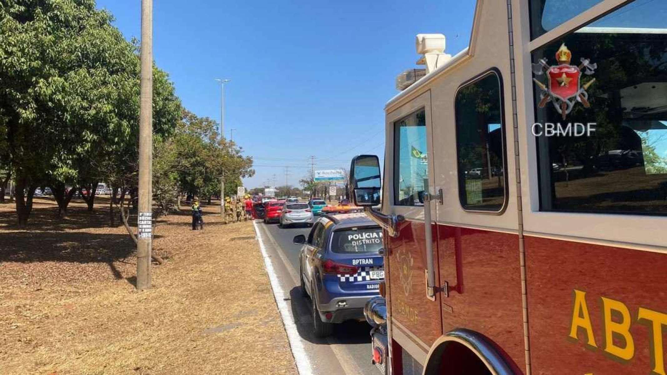 EPIA fica congestionada após acidente de trânsito envolvendo três veículos