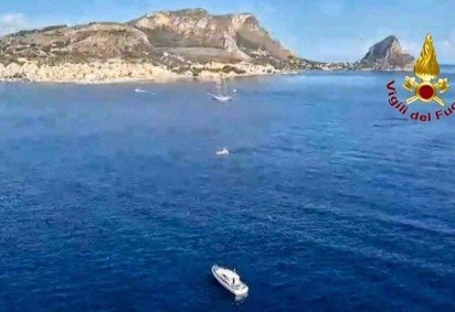 Iate afunda na It&aacute;lia -  (crédito: Handout / Vigili del Fuoco / AFP)