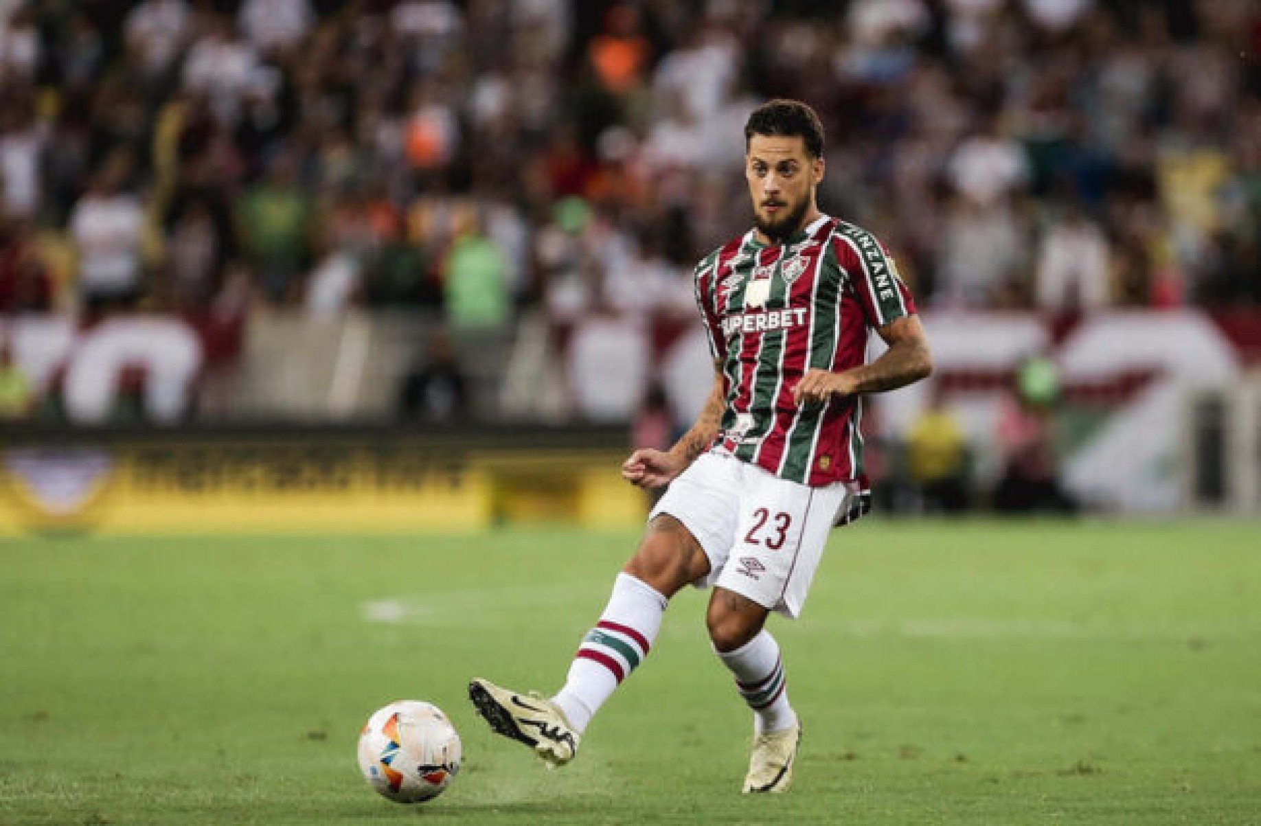 Guga pode voltar a atuar na lateral esquerda  -  (crédito: Foto: Lucas Merçon/Fluminense)
