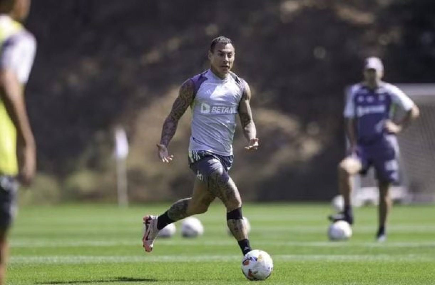 Vargas no treinamento do Galo -  (crédito: Foto: Paulo Henrique França / Atlético-MG)