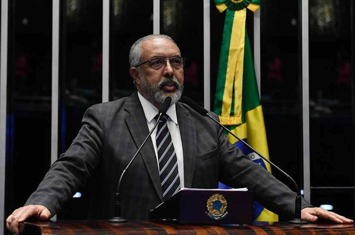 O texto também exige que a instituição financeira forneça a cópia do contrato firmado ao idoso -  (crédito: Jefferson Rudy/Agência Senado )