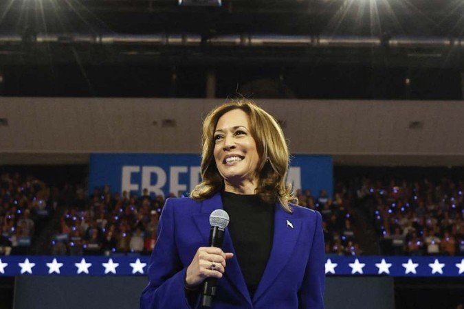  US Vice President and Democratic presidential candidate Kamala Harris speaks during a campaign rally at Fiserv Forum in Milwaukee, Wisconsin, August 20, 2024. (Photo by KAMIL KRZACZYNSKI / AFP)
    
