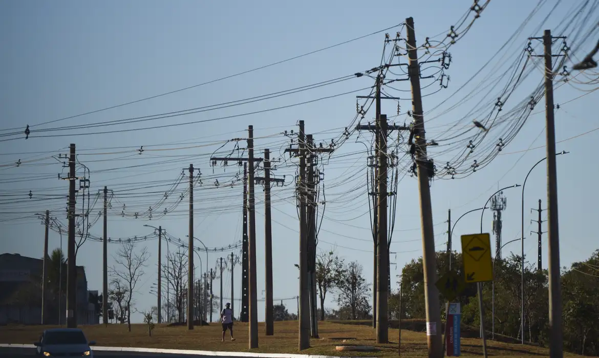 Campanha nacional busca prevenir acidentes com a rede elétrica -  (crédito: EBC)