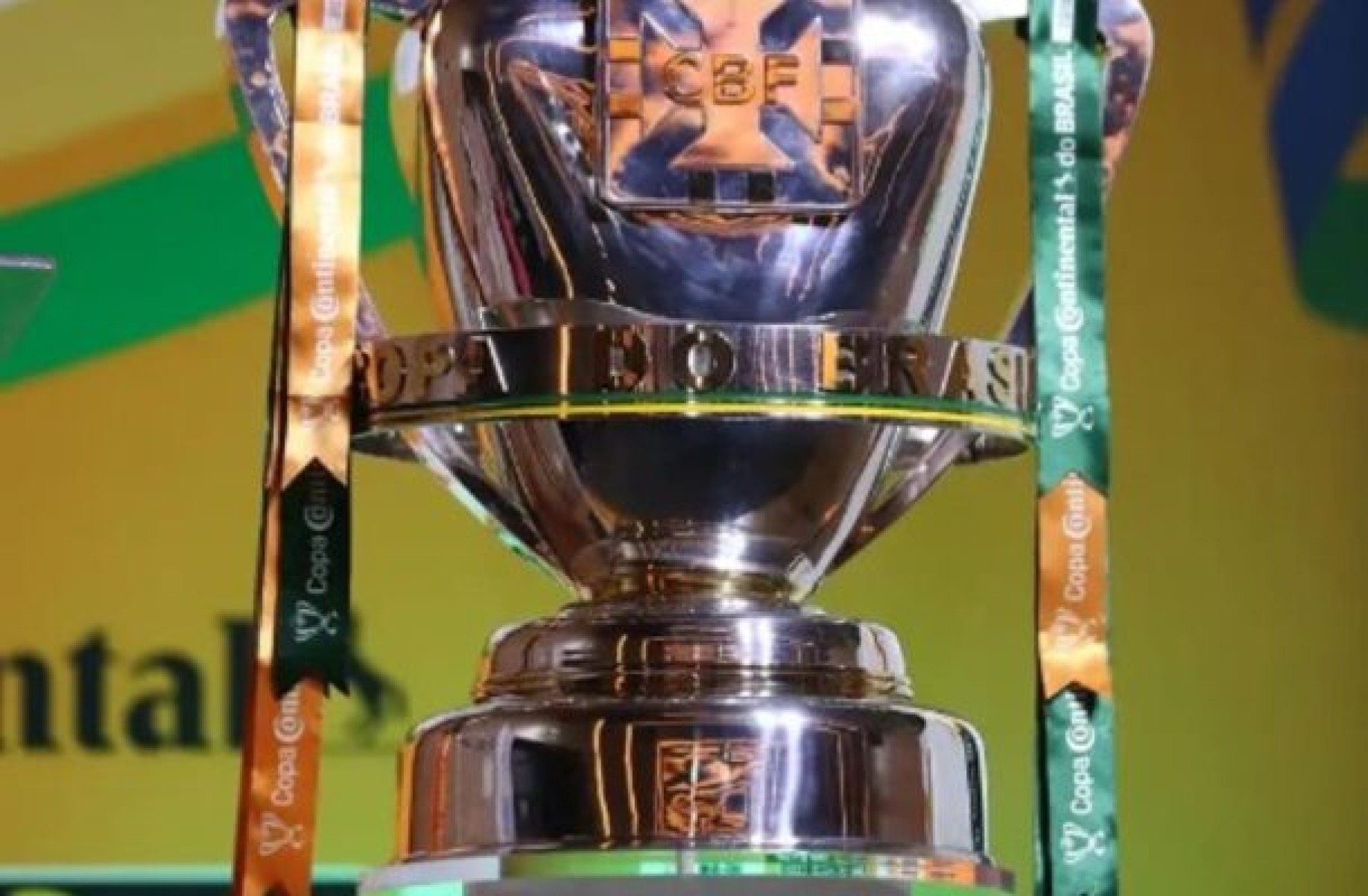 O cobiçado - e valorizado - troféu da Copa do Brasil: competição é, atualmente, a que paga o maior valor ao vencedor no país -  (crédito: Foto: Lucas Figueiredo/CBF)