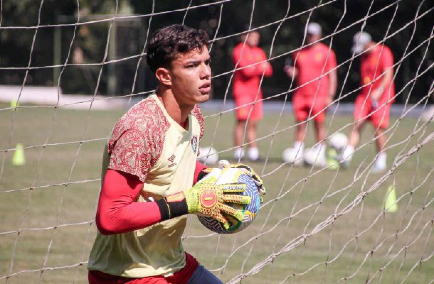 Goleiro Kevyn Vinícius em ação em treino do Fluminense Sub-20 -  (crédito: Foto: Leonardo Brasil/FFC)