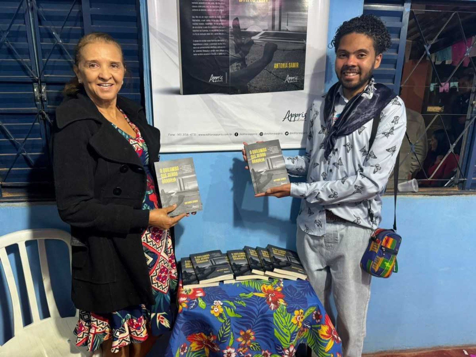 Antonia e Walisson no lançamento do livro no Mesquita