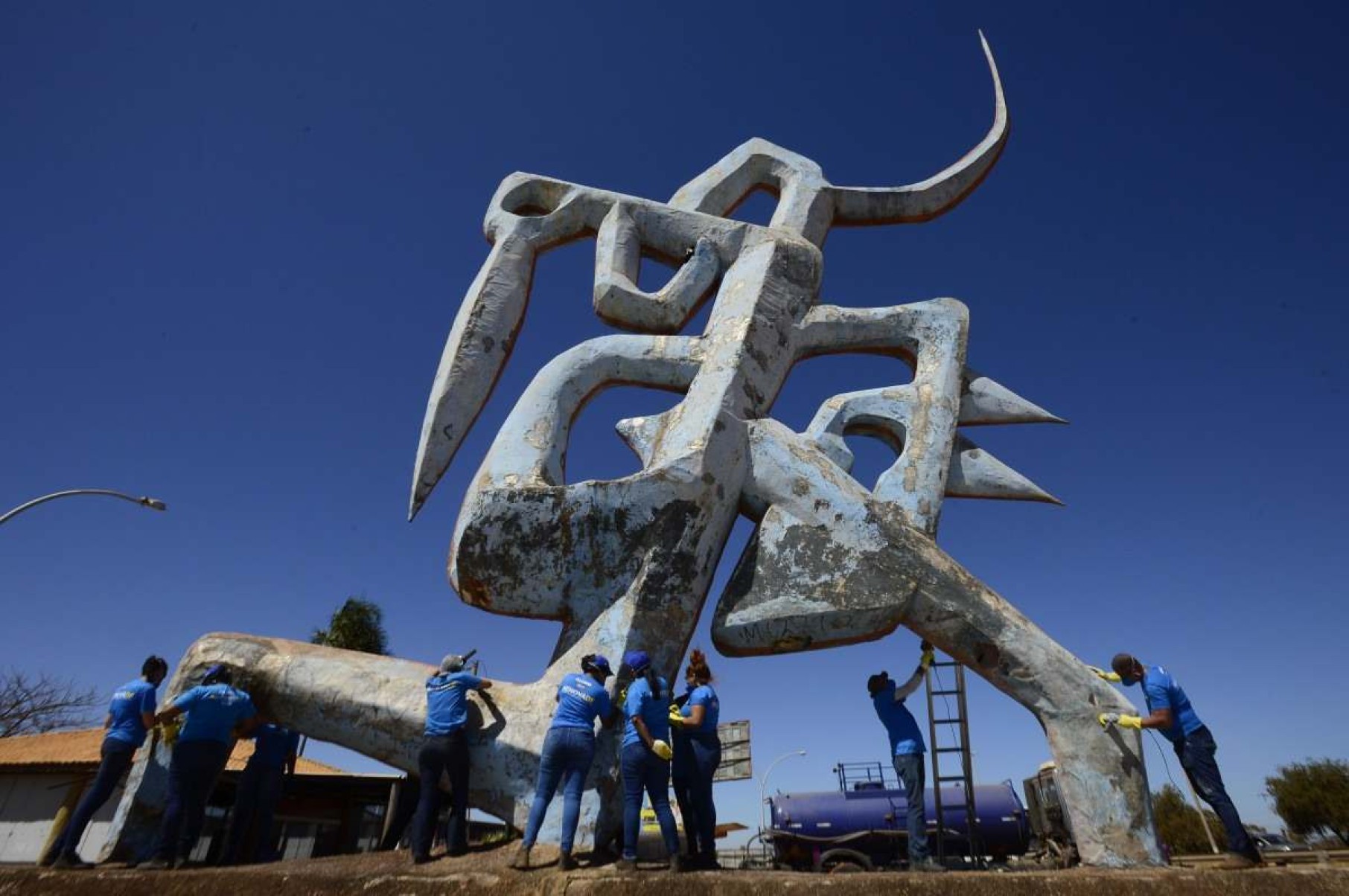 O monumento Solarius foi doada pelo governo da França ao governo brasileiro, em homenagem à construção da nova capital, em 1967