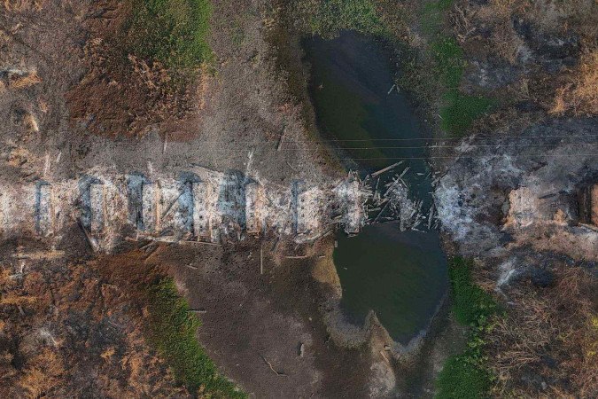 Caminhão atravessa a ponte dos Macuxis, em Boa Vista (RR), em março deste ano -  (crédito: Raphael Alves/EPA)