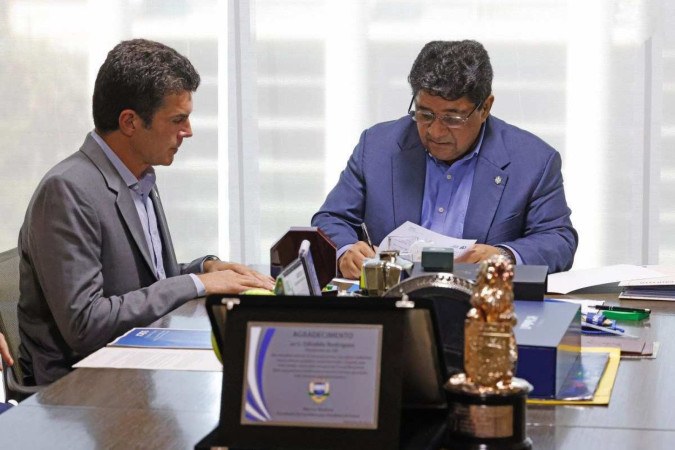 Helder Barbalho e Ednaldo Rodrigues anunciaram a candidatura da 11ª cidade sede da Copa do Mundo Feminina de 2027. -  (crédito: Rafael Ribeiro/ CBF)