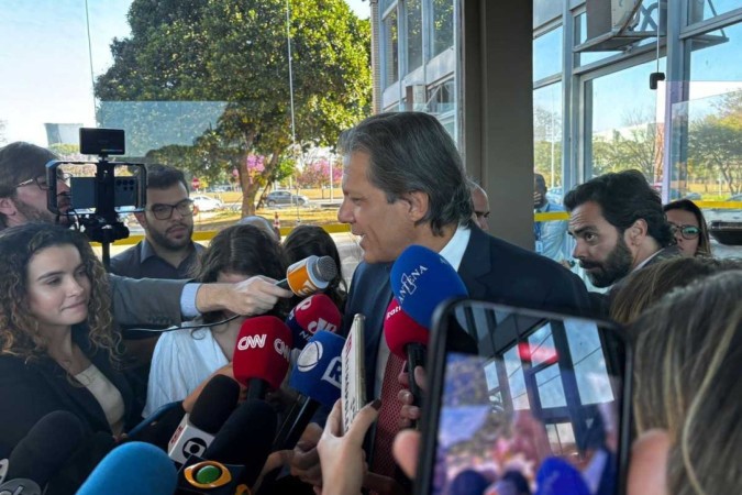 Ministro da Fazenda, Fernando Haddad fala com jornalistas sobre PLOA -  (crédito: Henrique Lessa)