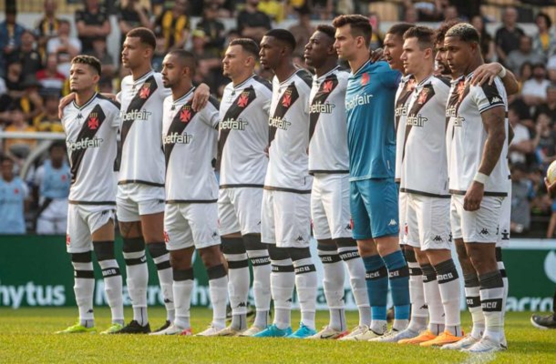 Elenco do Vasco demonstra união ao defender zagueiro Léo -  (crédito: Foto: Leandro Amorim/Vasco)