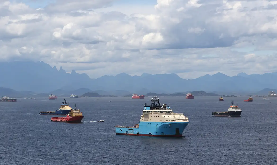 MPF quer solução para navios abandonados na Baía de Guanabara -  (crédito: EBC)