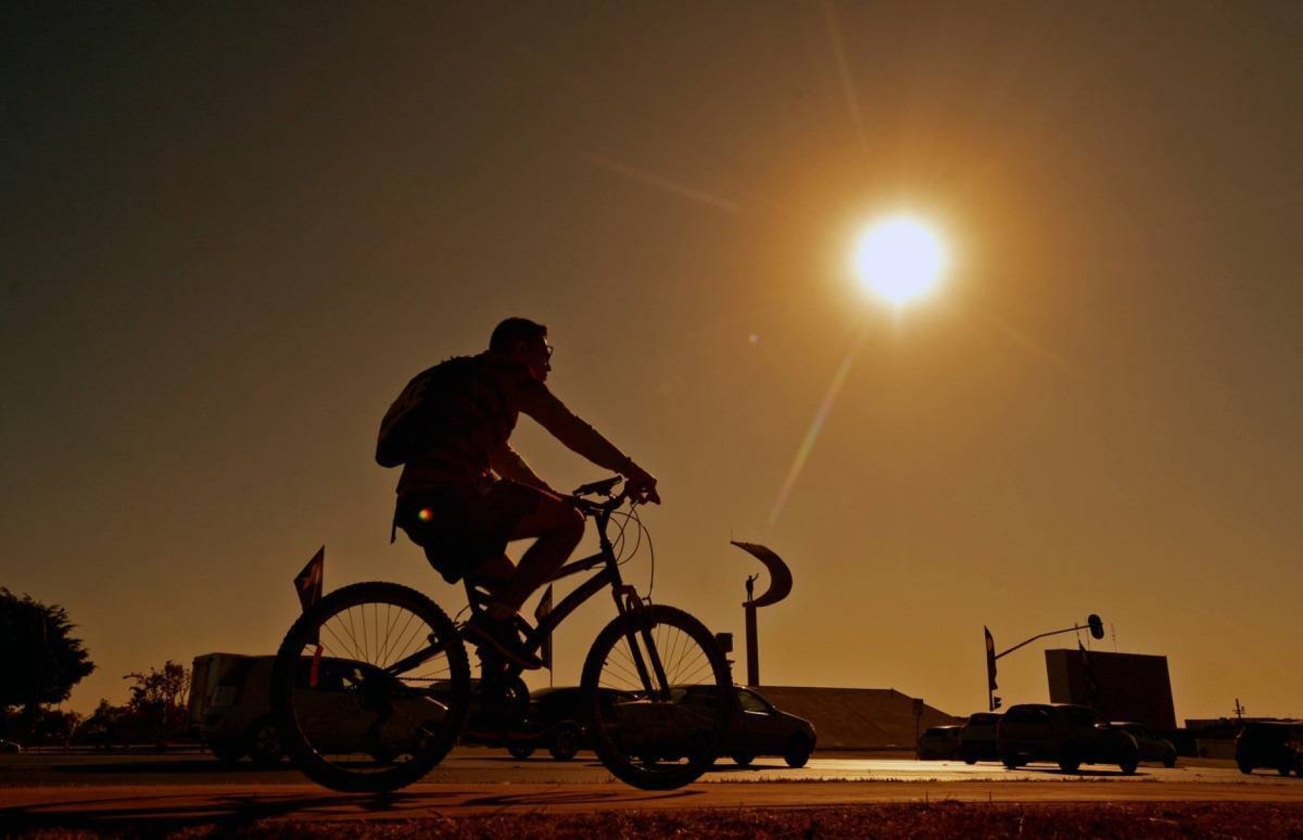 Ciclistas defendem melhorias e conscientização em fórum em Brasília