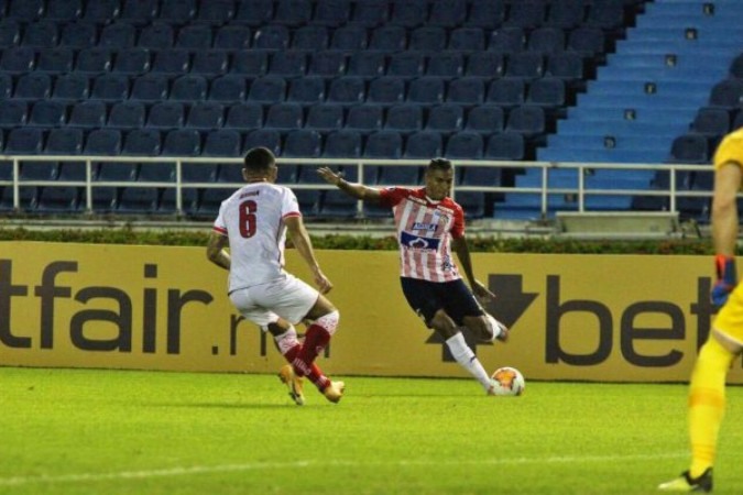 Gabriel Fuentes em ação com a camisa do Junior Barranquilla  -  (crédito:  - Foto: Divulgação/ Junior Barranquilla)