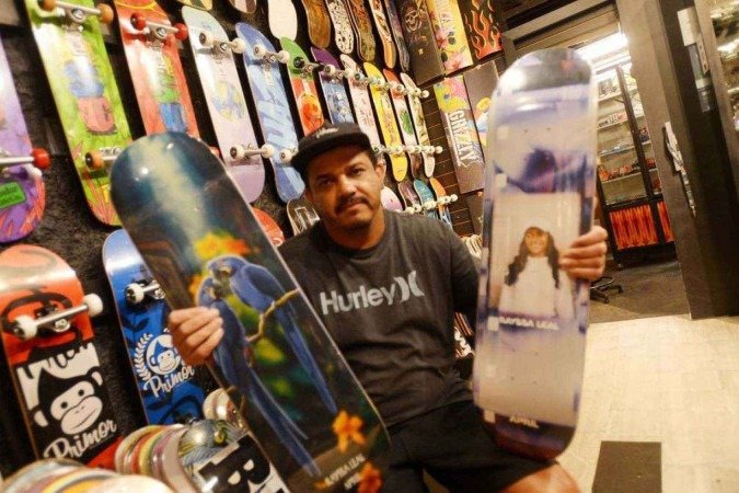  23/08/2024 Credito: Ed Alves/CB/DA.Press. Cidades. Skate - Na foto Gerente da loja Over Street Celio Silva. 