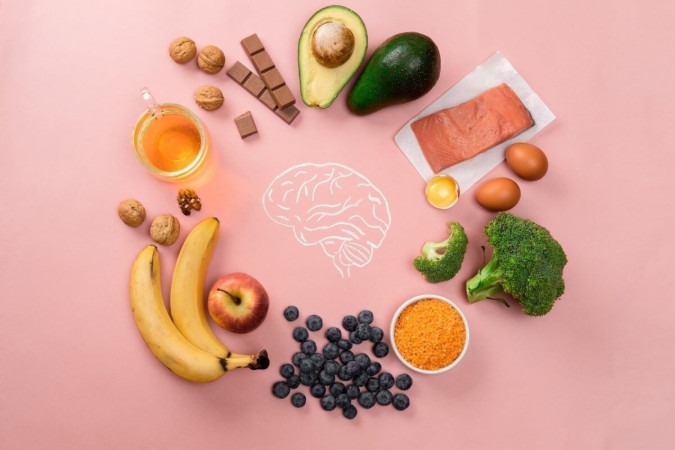 Alguns alimentos contêm certos nutrientes que ajudam a melhorar a saúde mental (Imagem: Svetlana Khutornaia | Shutterstock)  -  (crédito: EdiCase)