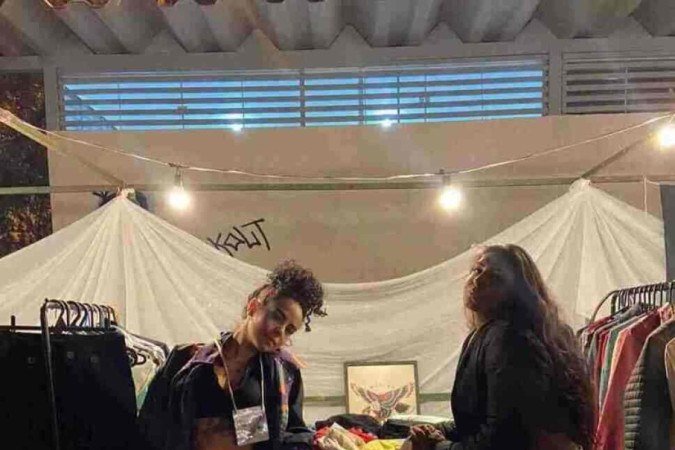 Ingrid Dias e Maria Vitória Lima são as criadoras do brechó on-line Águila