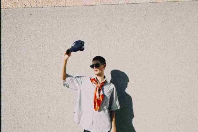 Edy Ferreira é apaixonado por brechós e possui diversas peças de segunda mão em seu armário.