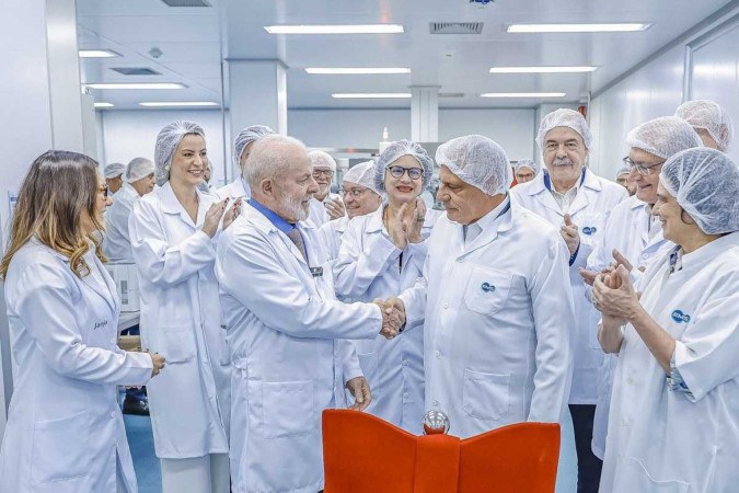 A fábrica inaugurada pelo presidente Lula recebeu R$ 70 milhões do governo federal, e vai produzir insumos para medicamentos usados no combate à diabetes e à obesidade -  (crédito: Ricardo Stuckert)