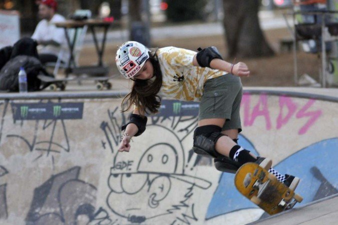 Carolina Arroyo quer seguir os passos de Rayssa e brilhar no skate