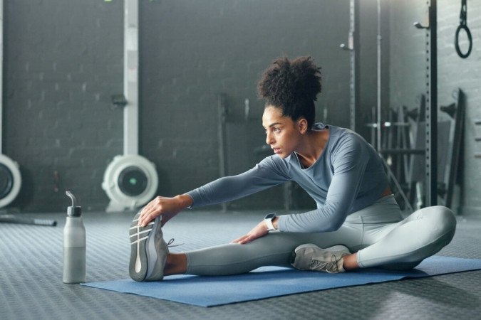 Realizar o aquecimento correto ajuda a evitar as dores após o treino (Imagem: PeopleImages.com - Yuri A | Shuttterstock) -  (crédito: EdiCase)