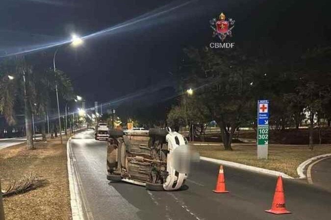 Trânsito foi desviado no local do acidente -  (crédito: Reprodução/CBMDF)