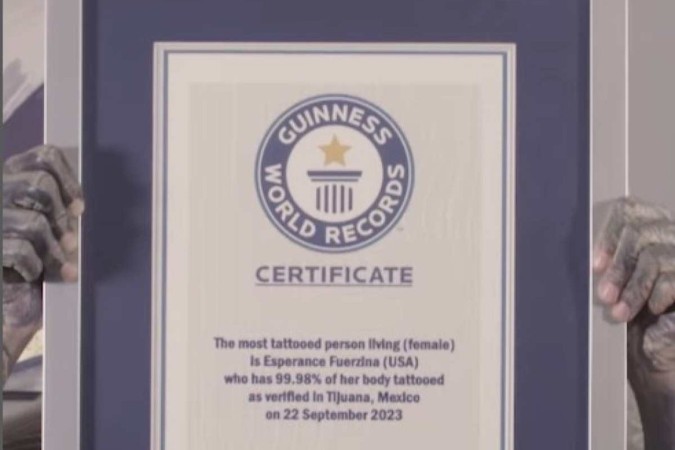 Certificado recebido com o recorde de corpo tatuado -  (crédito: Reprodução/Instagram @guinnessworldrecords)