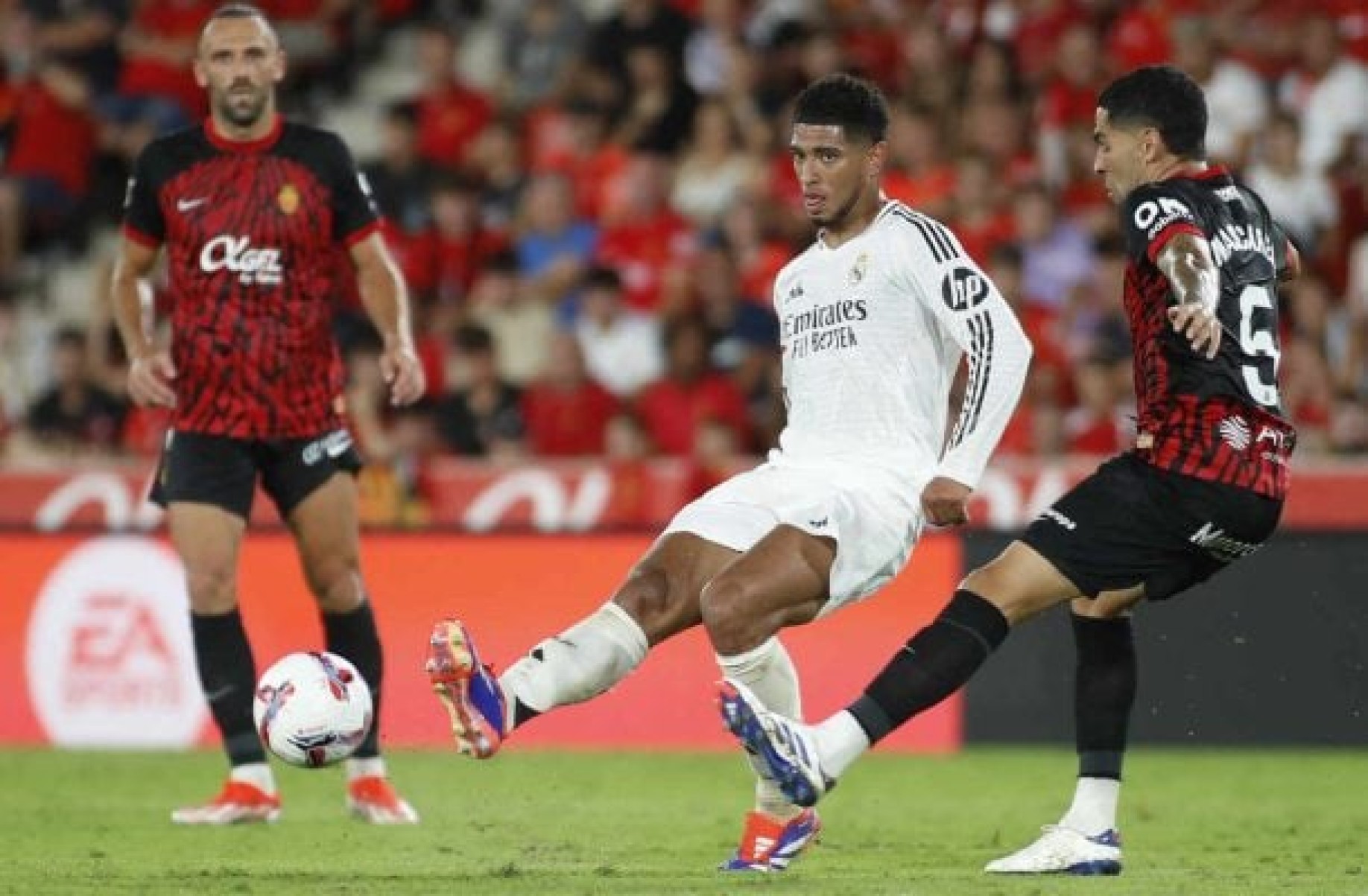 Jude Bellingham em ação com a camisa do Real Madrid na estreia pelo Campeonato Espanhol  -  (crédito:  - Foto: Jaime Reina/AFP via Getty Images)