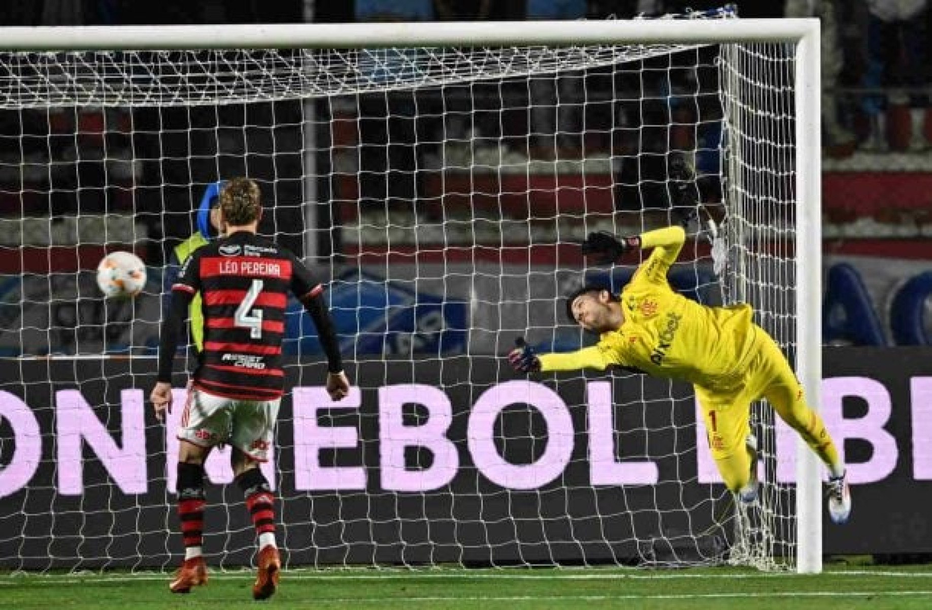 Rossi exalta classificação do Flamengo  -  (crédito: Foto: Aizar Raldes/AFP via Getty Images)