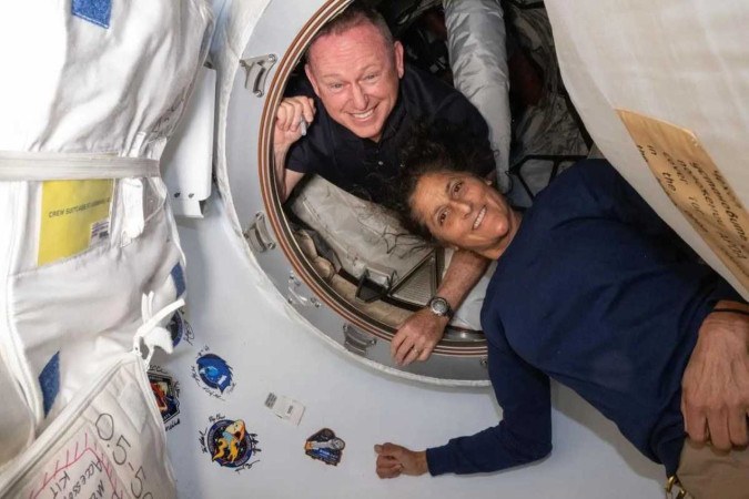 Os astronautas Butch Wilmore e Suni Williams voaram para a Estação Espacial Internacional em junho -  (crédito: Reprodução/Nasa)