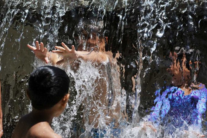 Com a média anual de dias extremamente quentes crescendo, as crianças e adolescentes que vivem nas cidades serão os mais afetados nos próximos anos -  (crédito: Minervino Júnior/CB/D.A.Press)