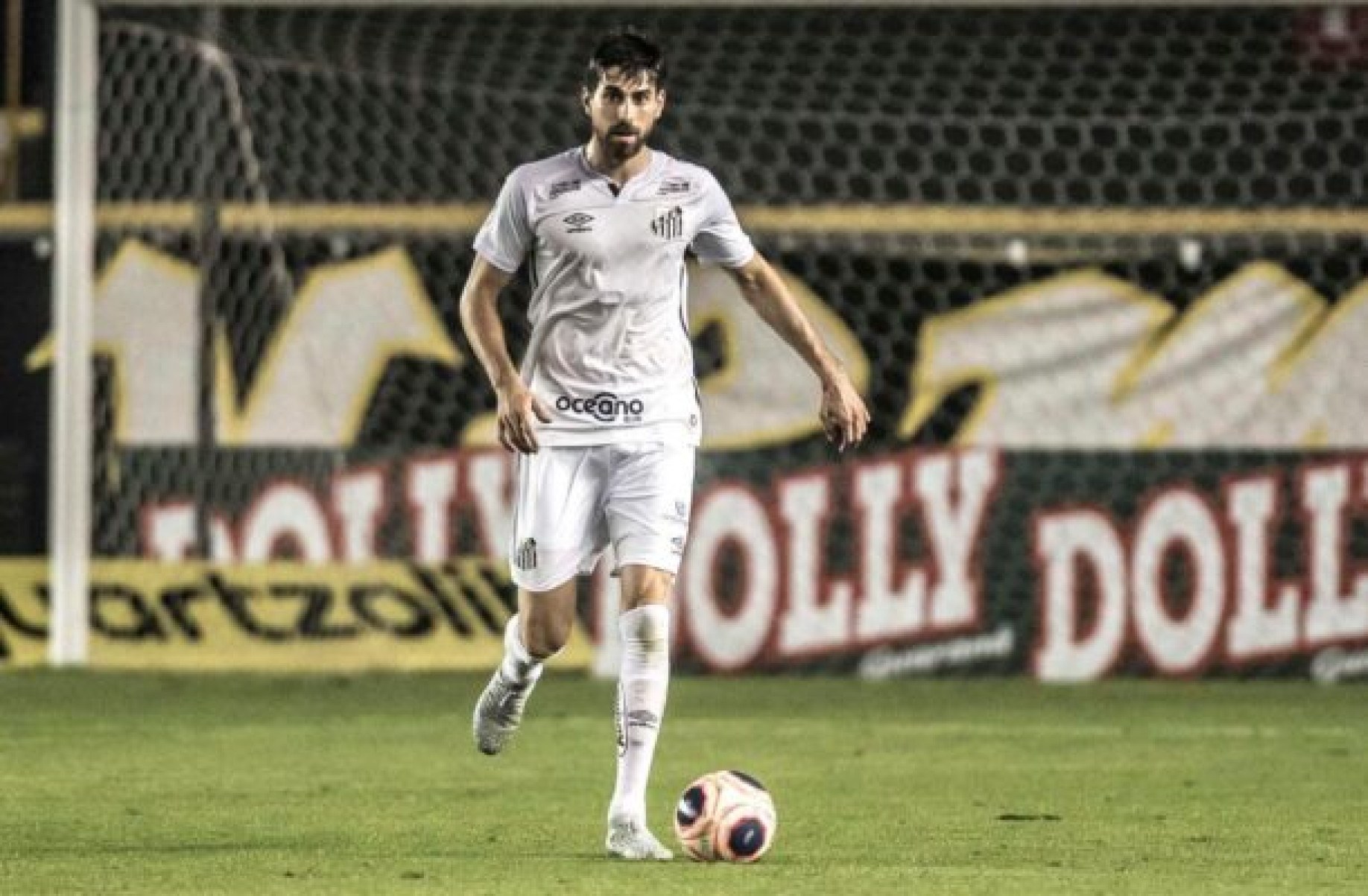 Luan Peres já teve passagens por Fluminense e Santos no futebol brasileiro - Foto: Ivan Storti / Santos FC -  (crédito: Foto: Ivan Storti / Santos FC)