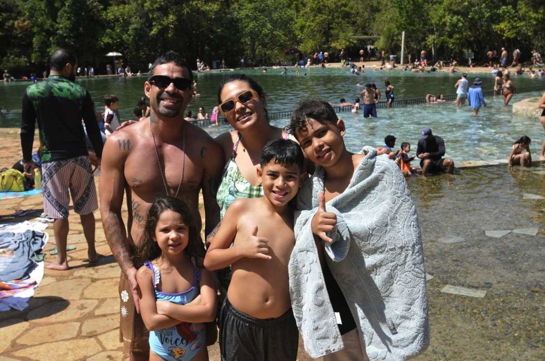 Bruna Freitas e a família buscam o local para fugir do calorão 